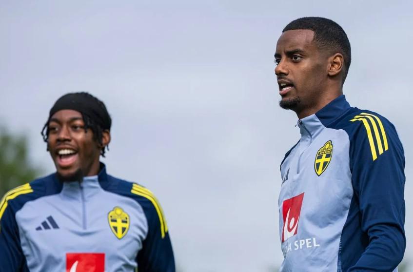 开云APP-瑞典主帅：伊萨克没参加正常的季前赛，立刻让他首发风险太大