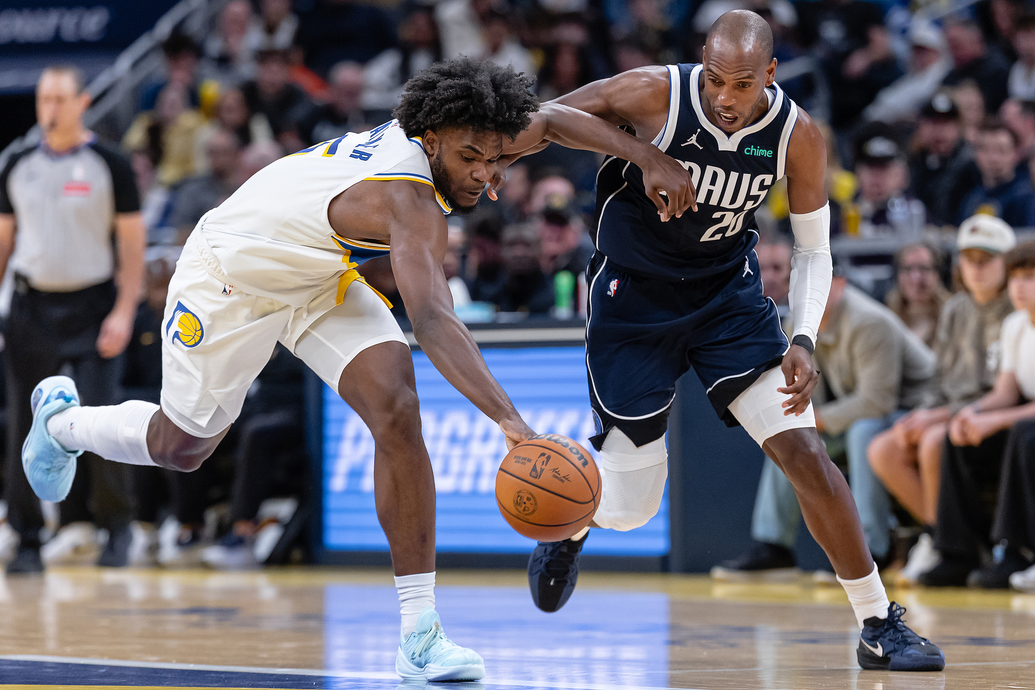 kaiyun-米德尔顿25+7+7 独行侠险胜步行者结束十连败